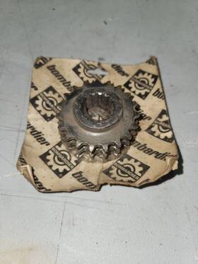 504014000 Ski Doo New Oem Tnt Everest 440 Drive Sprocket 19t Snowmobile